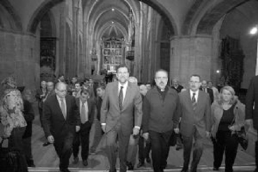 Figura 3. "Personalidades" visitan el monasterio de Fitero (Navarra)