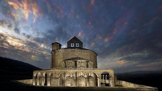 Figura 21. Panorámica de Santa María de Eunate.