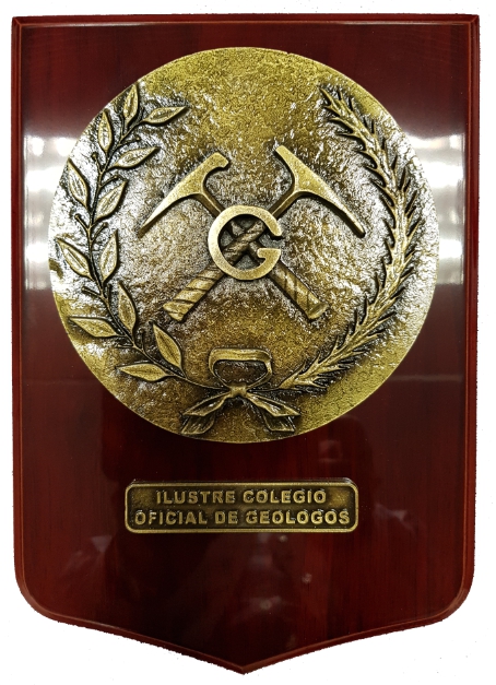 Placa conmemorativa del Ilustre Colegio Oficial de Geólogos